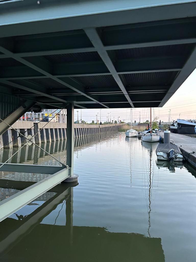 Euphrate Houseboat Otel Amsterdam Dış mekan fotoğraf