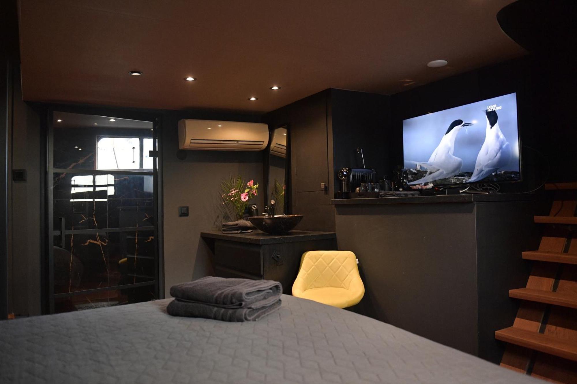 Euphrate Houseboat Otel Amsterdam Dış mekan fotoğraf